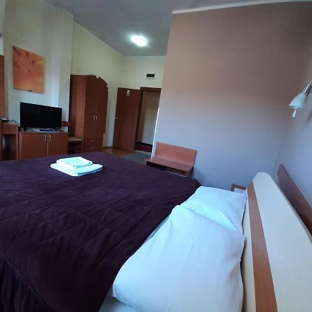 Sin-Kom Hotel Garni Pirot Kültér fotó