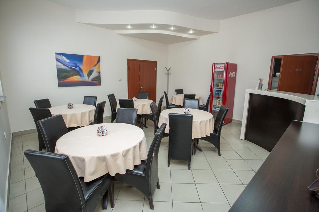 Sin-Kom Hotel Garni Pirot Kültér fotó