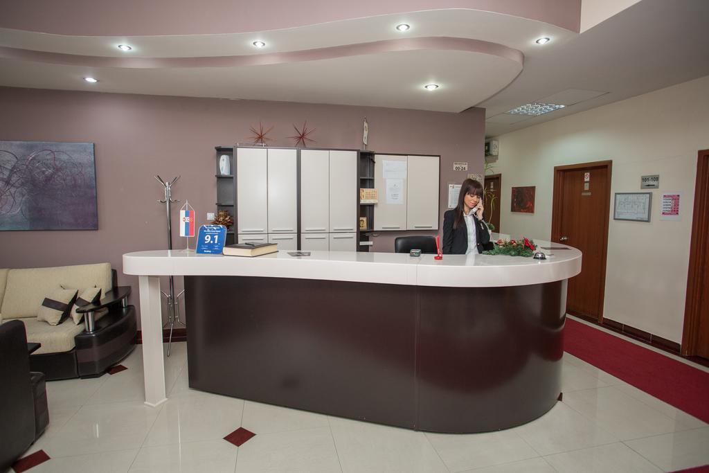 Sin-Kom Hotel Garni Pirot Kültér fotó