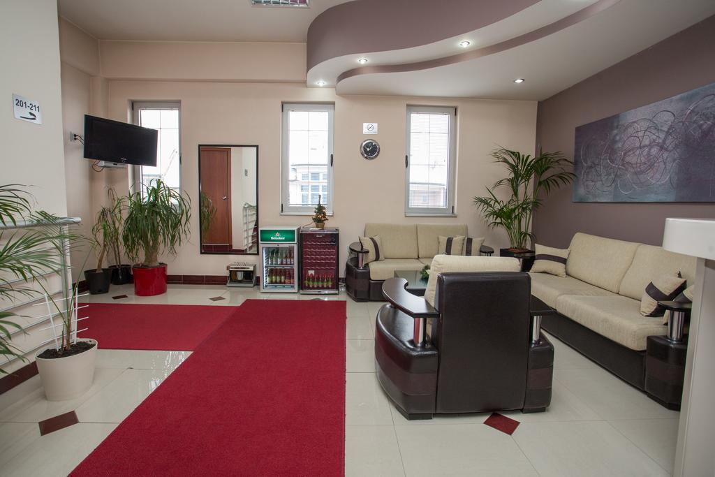 Sin-Kom Hotel Garni Pirot Kültér fotó