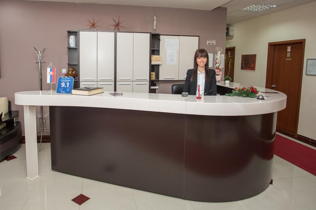 Sin-Kom Hotel Garni Pirot Kültér fotó
