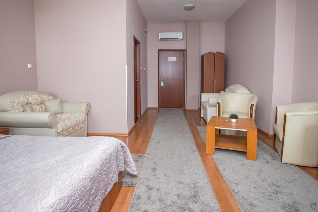 Sin-Kom Hotel Garni Pirot Kültér fotó