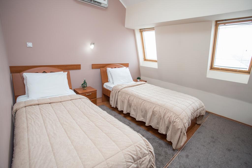 Sin-Kom Hotel Garni Pirot Szoba fotó