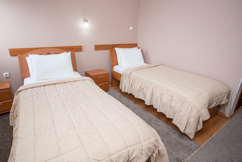 Sin-Kom Hotel Garni Pirot Kültér fotó